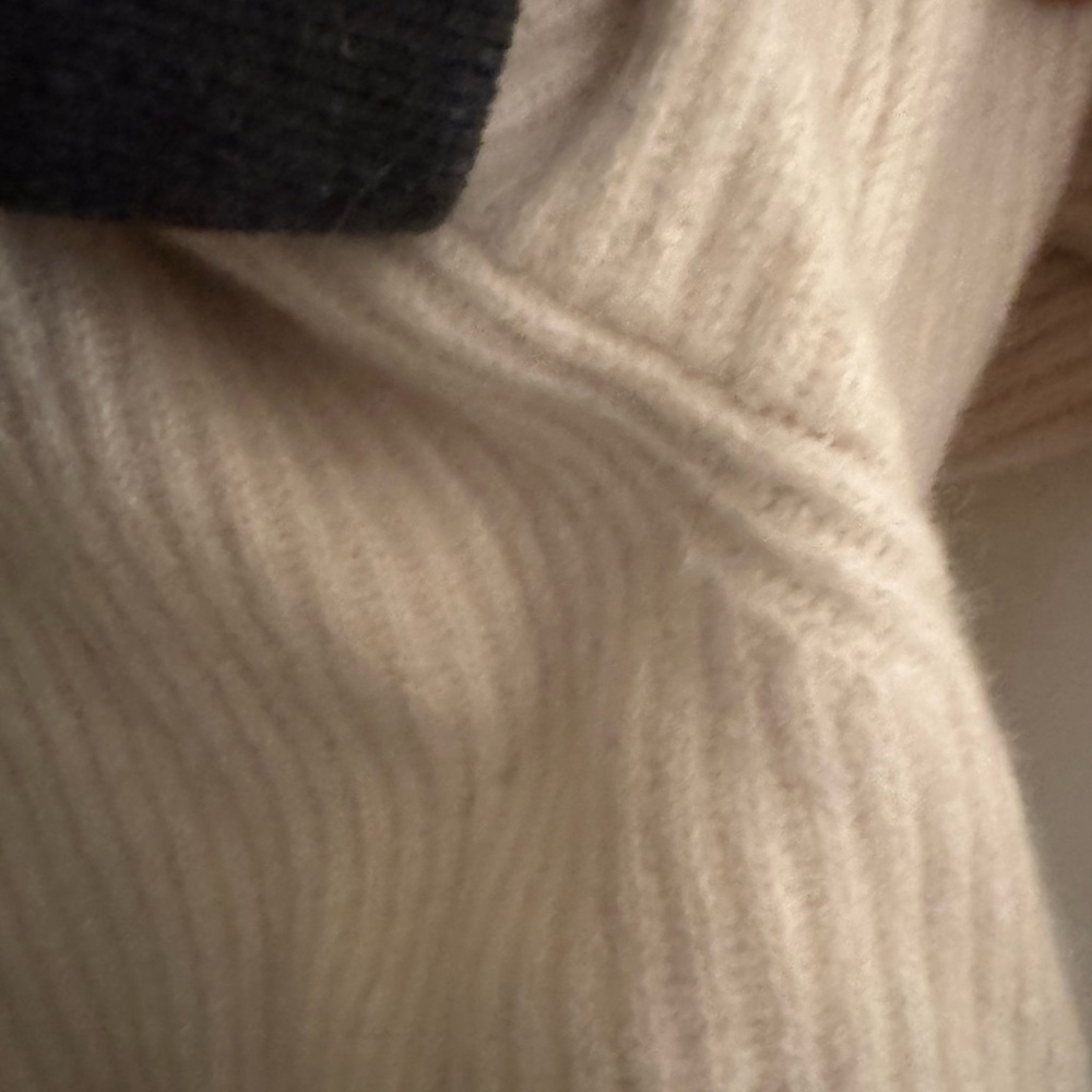 Rag and Bone Cashmere V-Neck Ribbed Cream Sweater - Picture 6 of 6